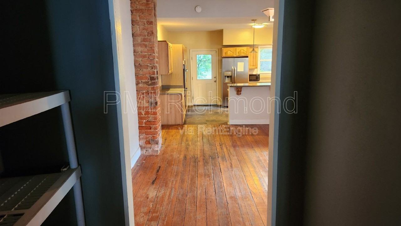 411 S Laurel St - Photo 5 of 19