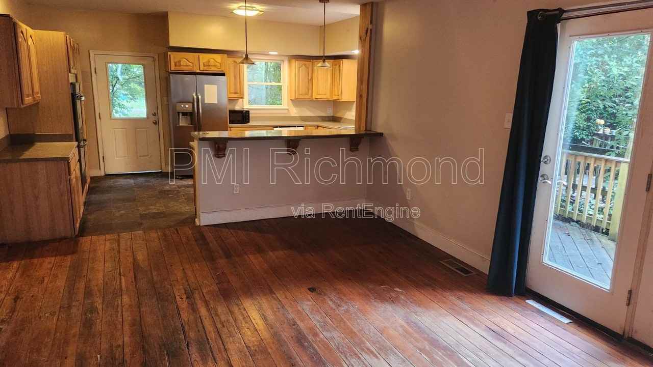 411 S Laurel St - Photo 6 of 19