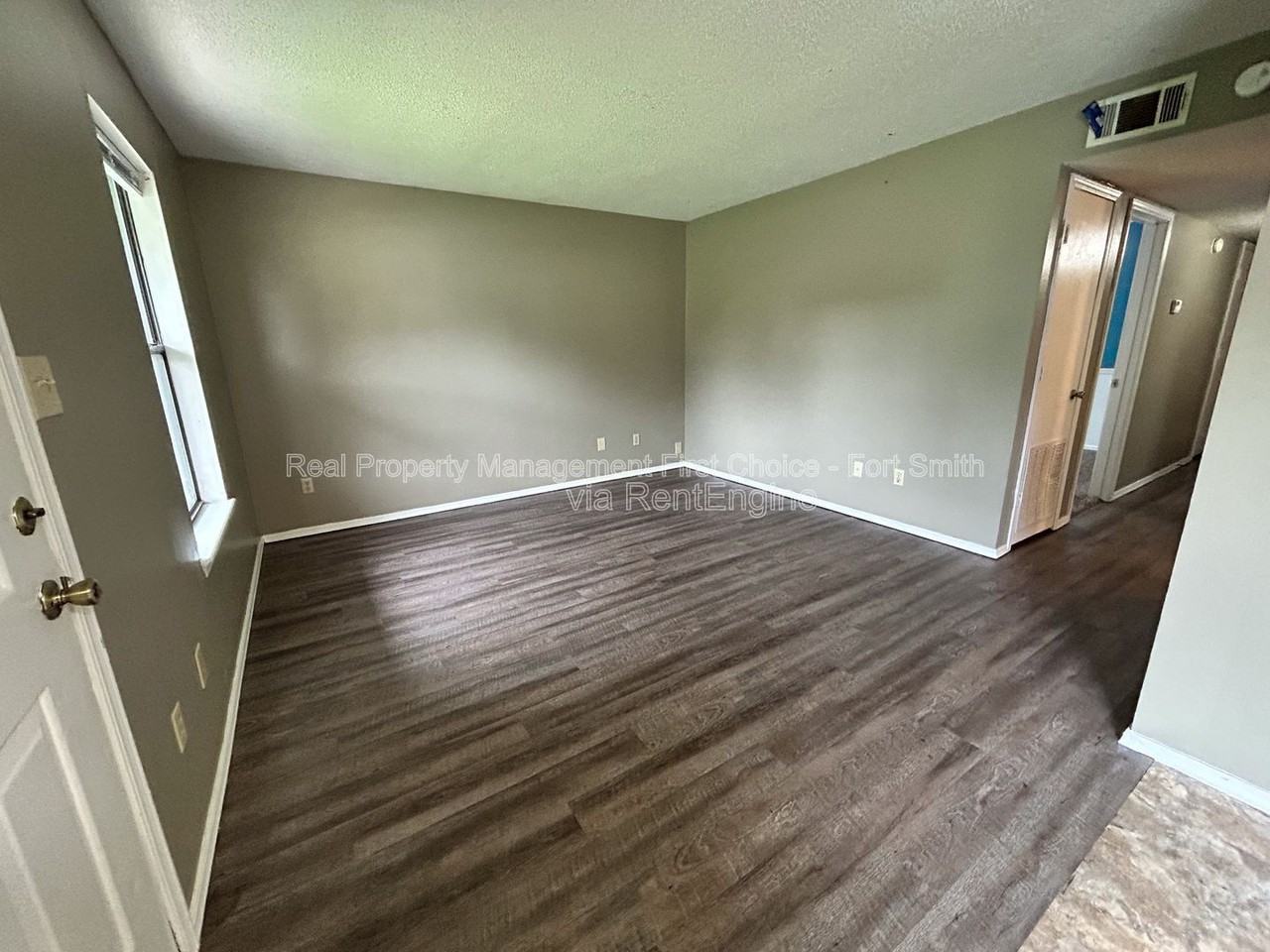 6719 Independence St - Photo 2 of 20