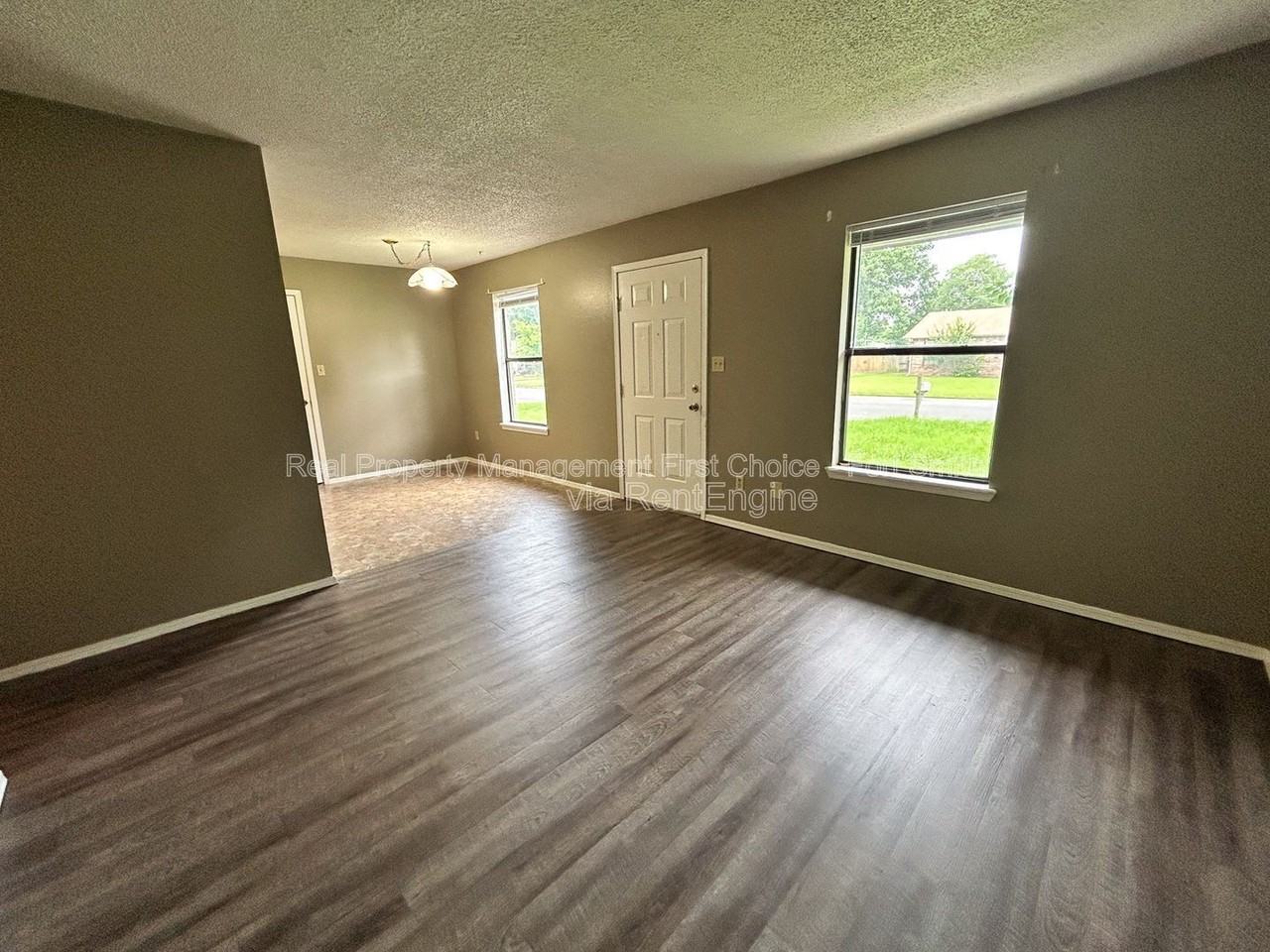 6719 Independence St - Photo 3 of 20