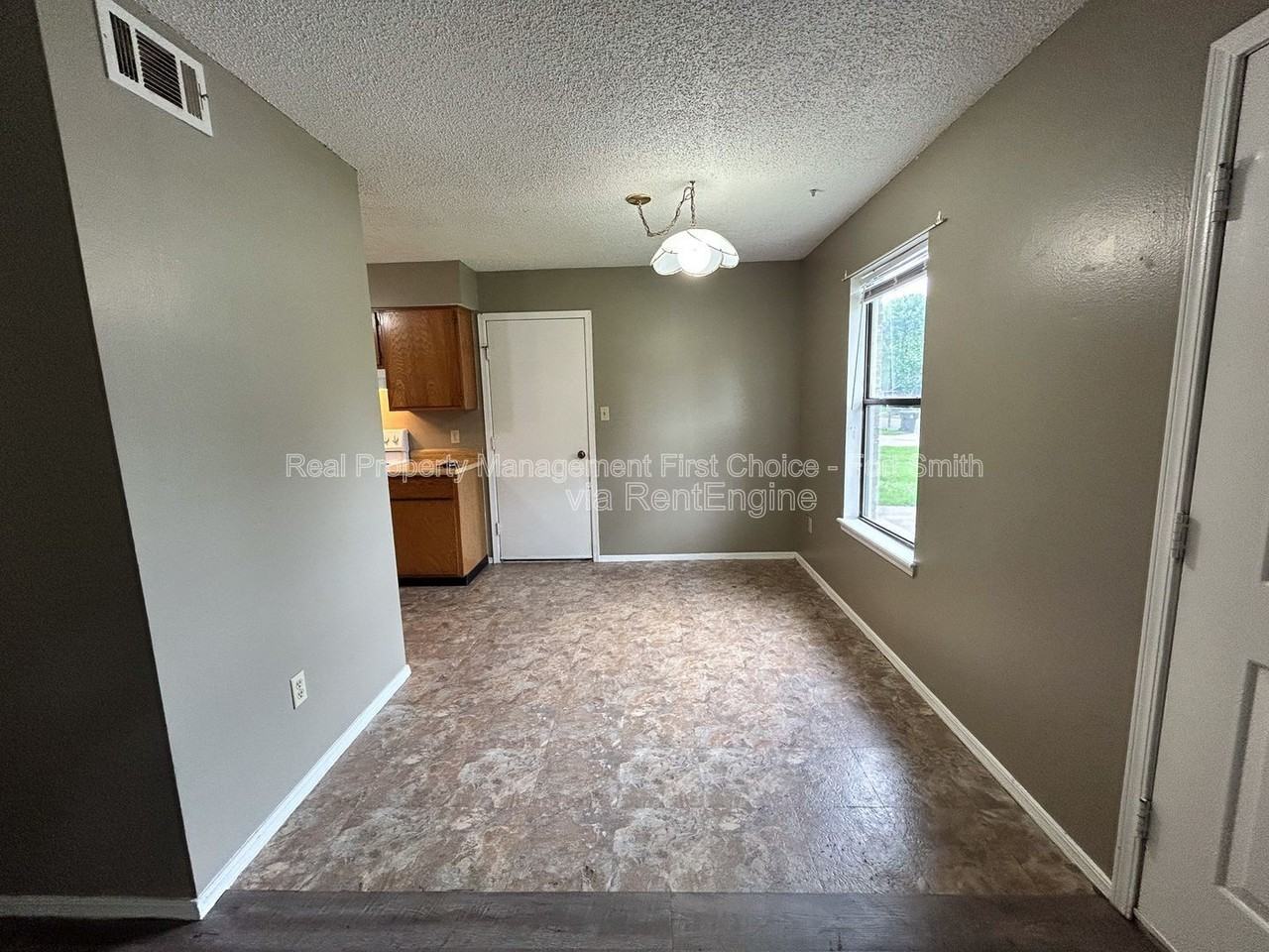 6719 Independence St - Photo 4 of 20