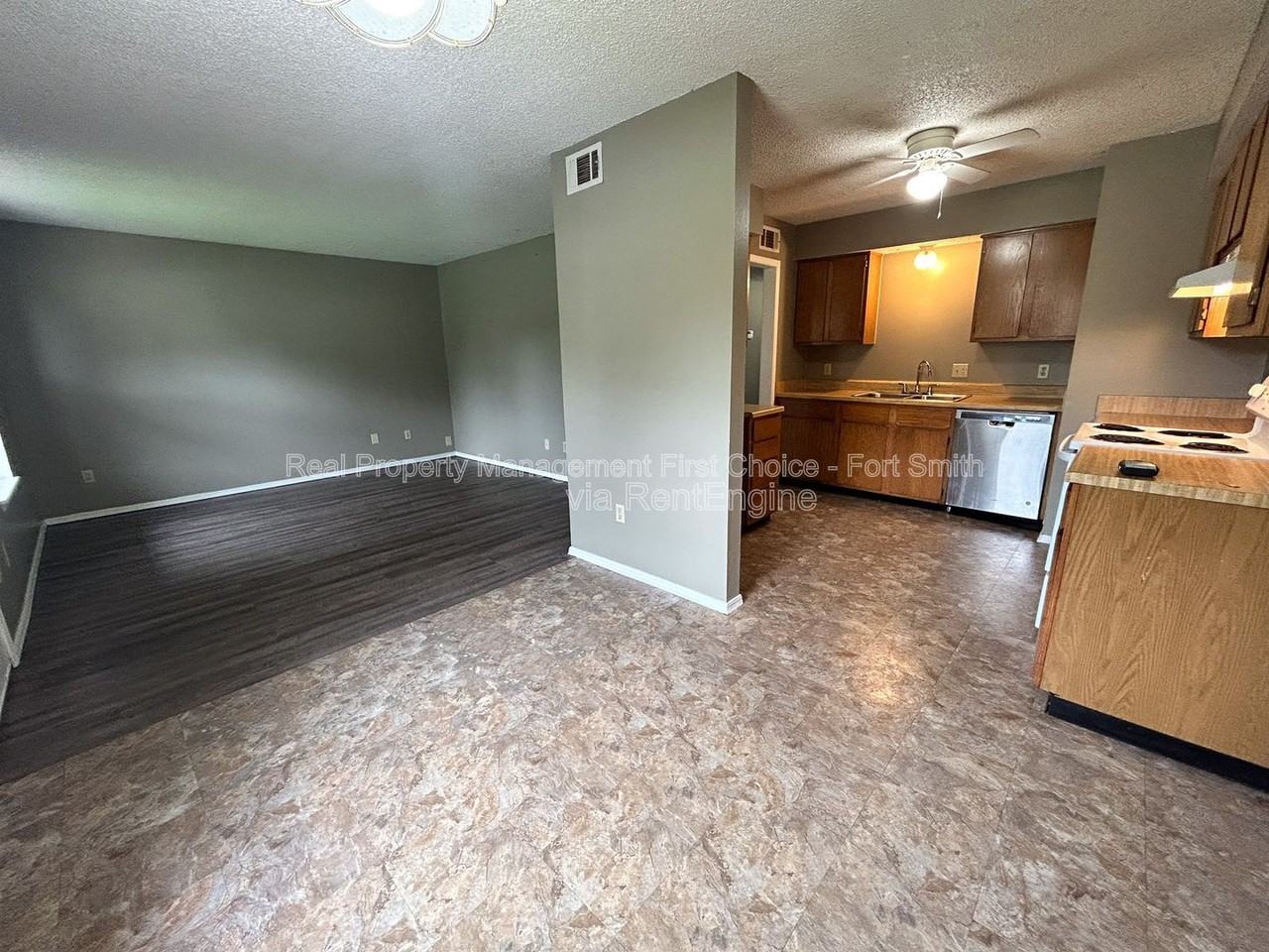 6719 Independence St - Photo 5 of 20