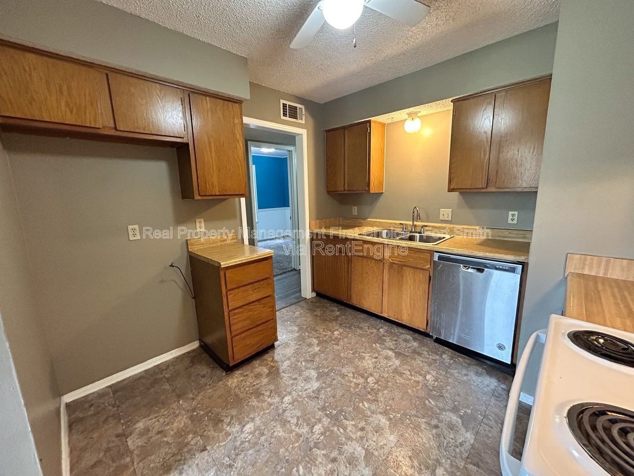 6719 Independence St - Photo 6 of 20