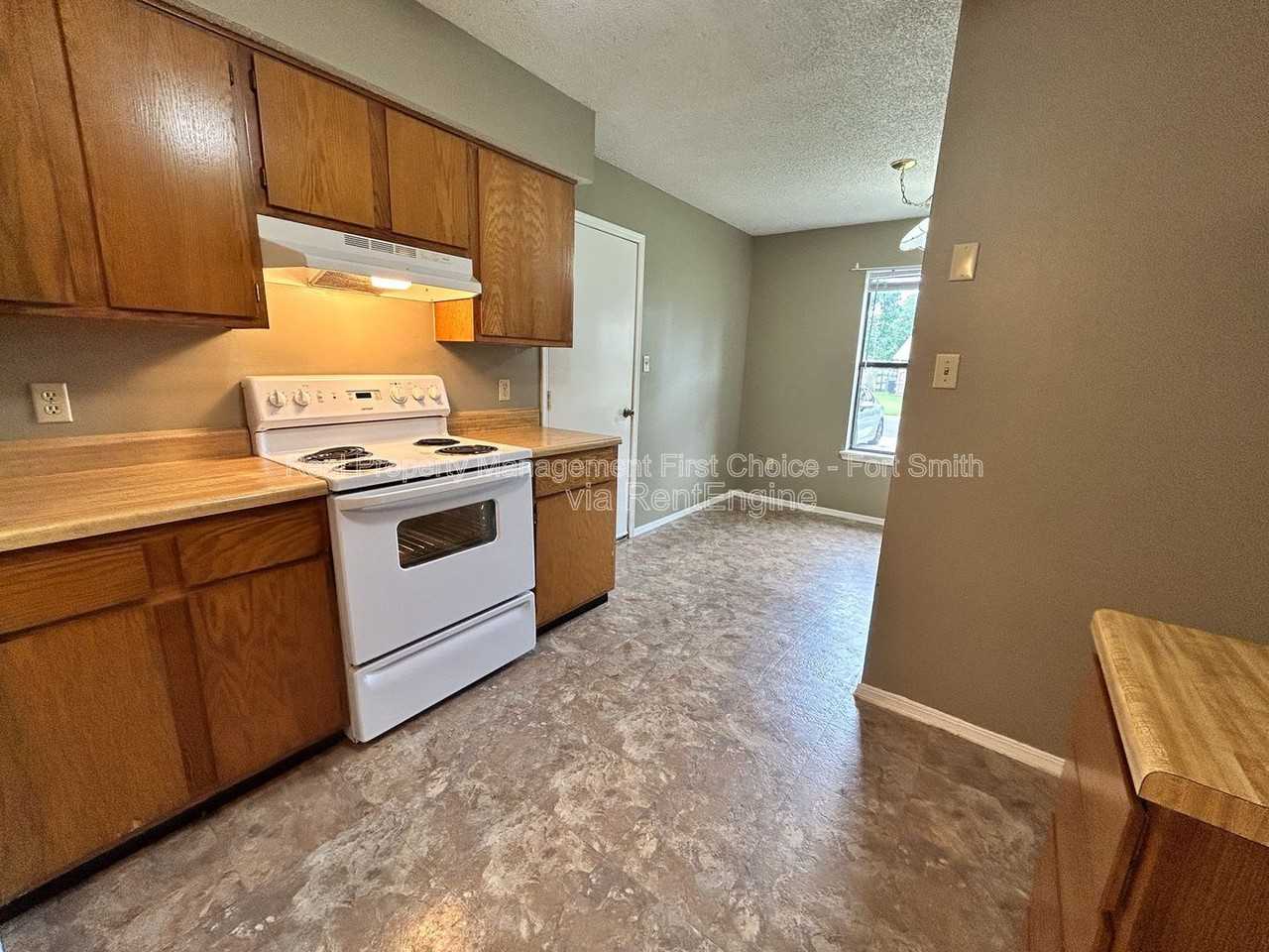 6719 Independence St - Photo 7 of 20