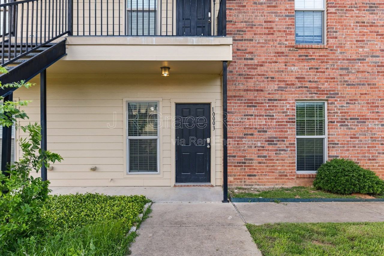 2100 Breezy Dr - Photo 4 of 22