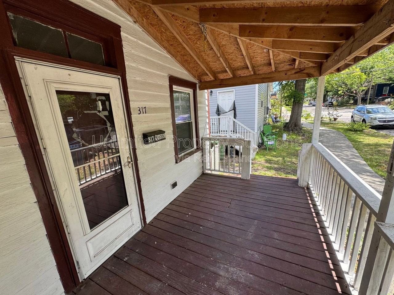 317 Queen St - Photo 2 of 17