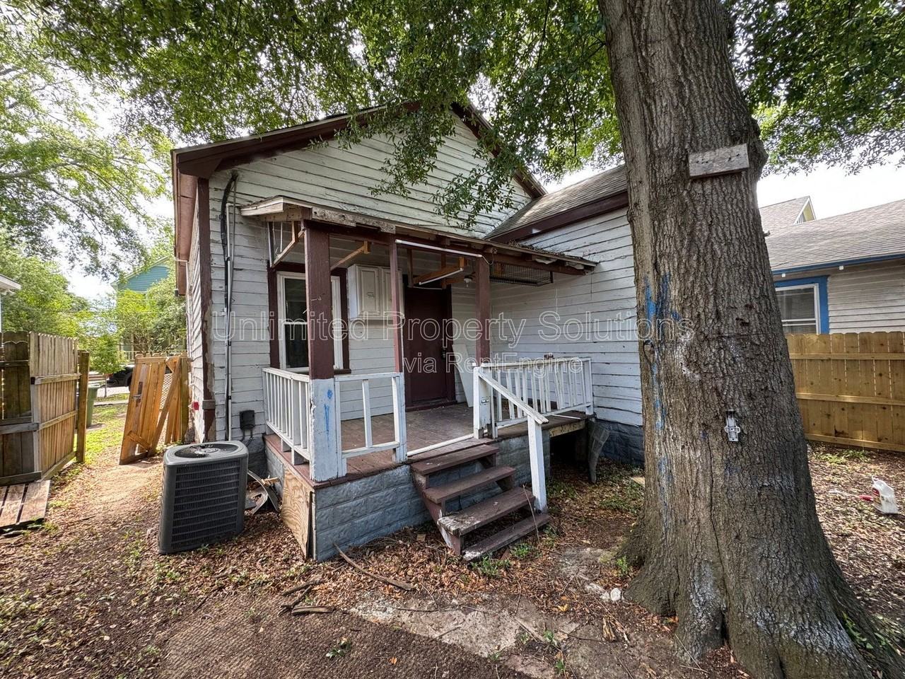 317 Queen St - Photo 4 of 17