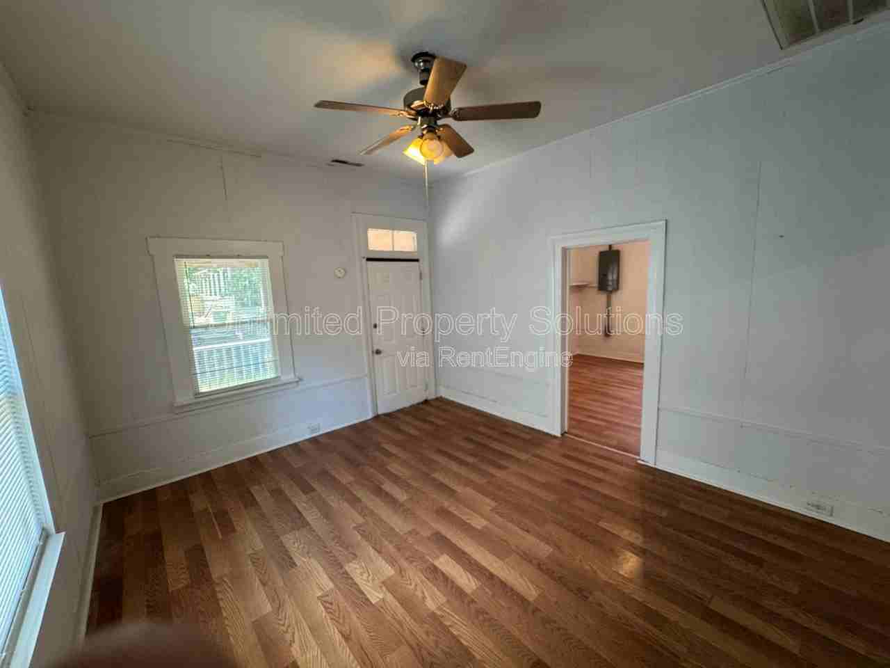 317 Queen St - Photo 6 of 17