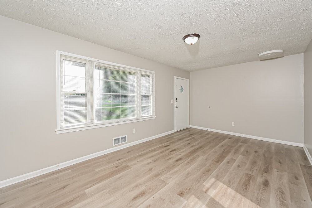 355 Arcadia Pl Sw - Photo 3 of 16