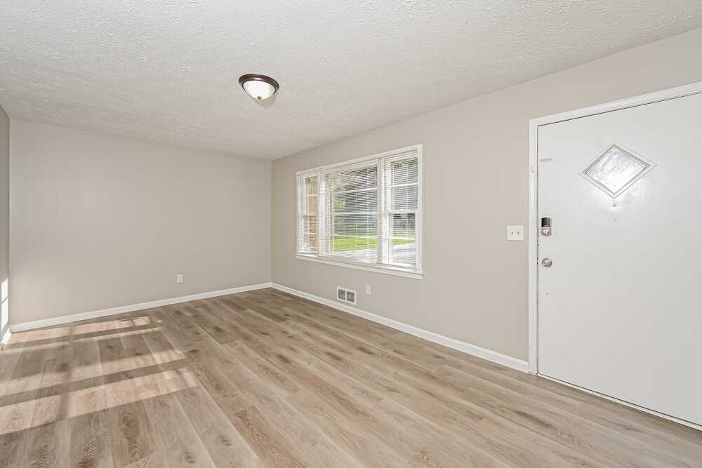 355 Arcadia Pl Sw - Photo 4 of 16