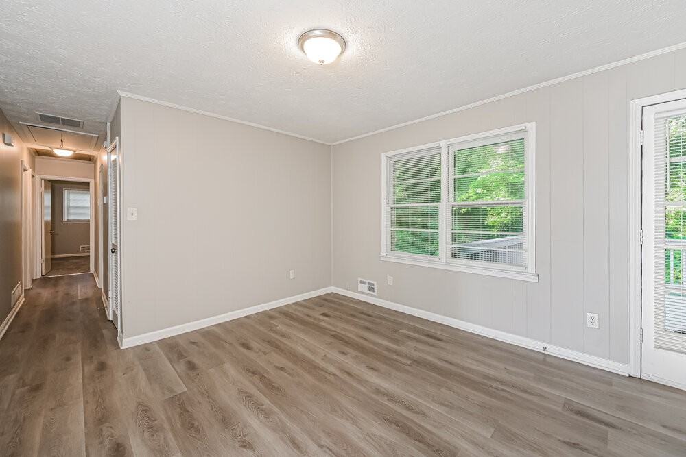 355 Arcadia Pl Sw - Photo 5 of 16