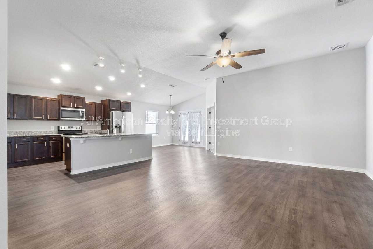 2432 Frontera St - Photo 3 of 29