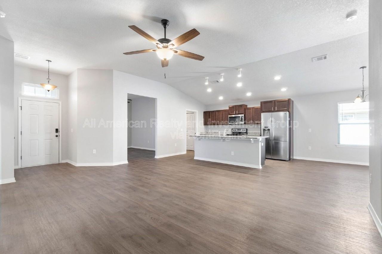 2432 Frontera St - Photo 4 of 29