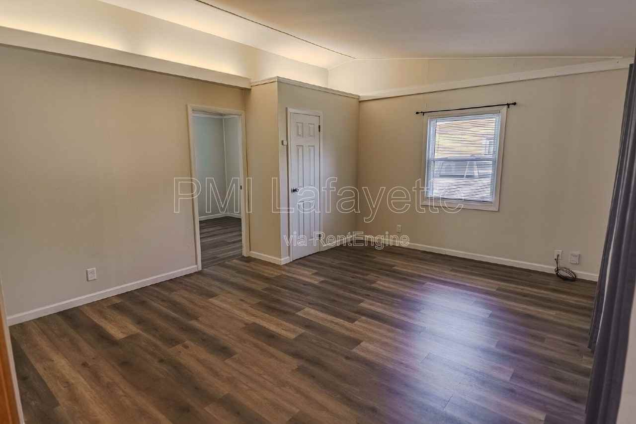 2760 Medford St - Photo 5 of 18