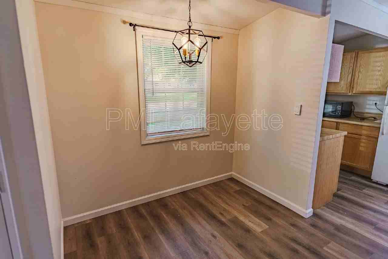 2760 Medford St - Photo 6 of 18