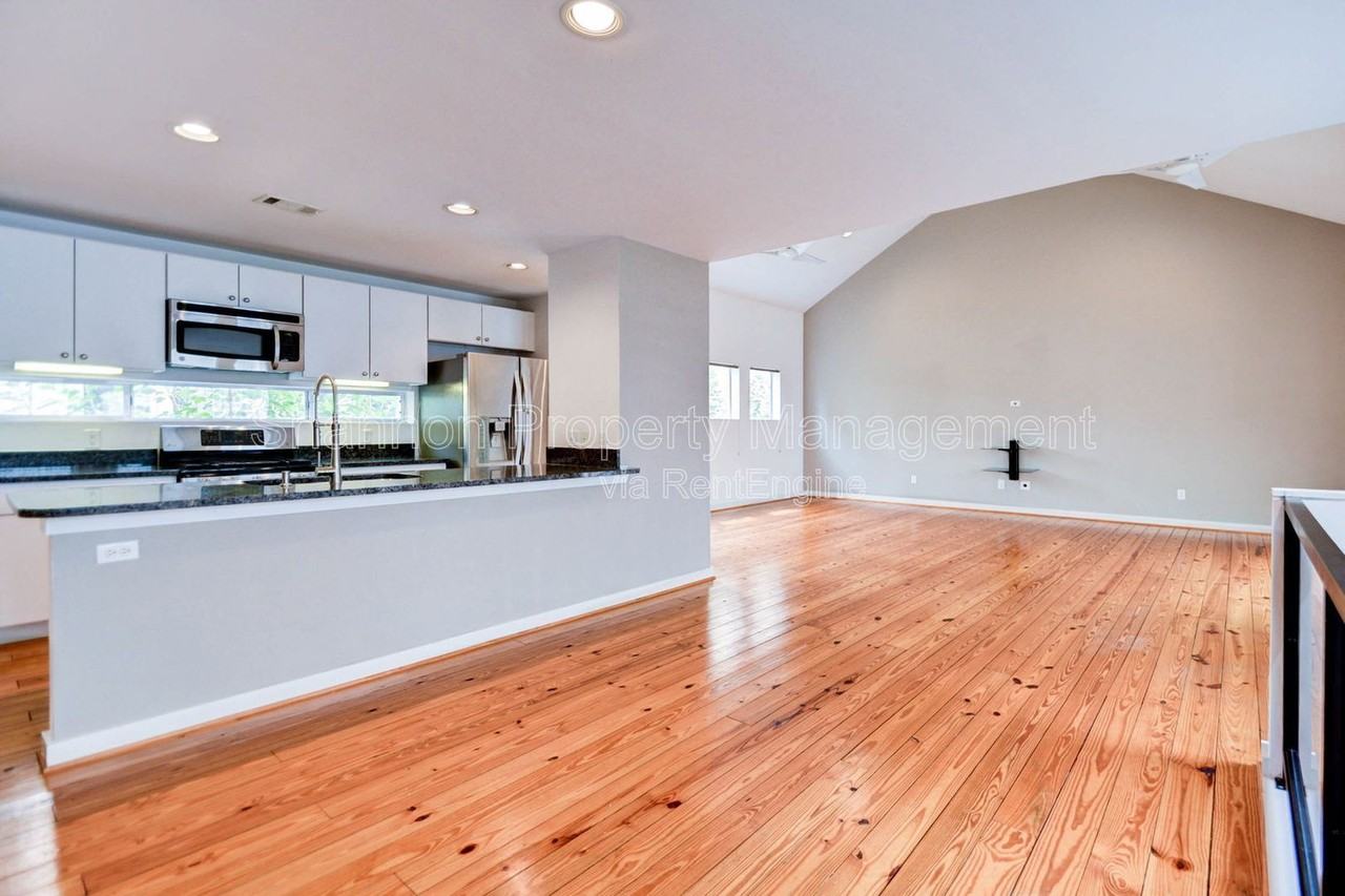 822 Ruthven St - Photo 7 of 21