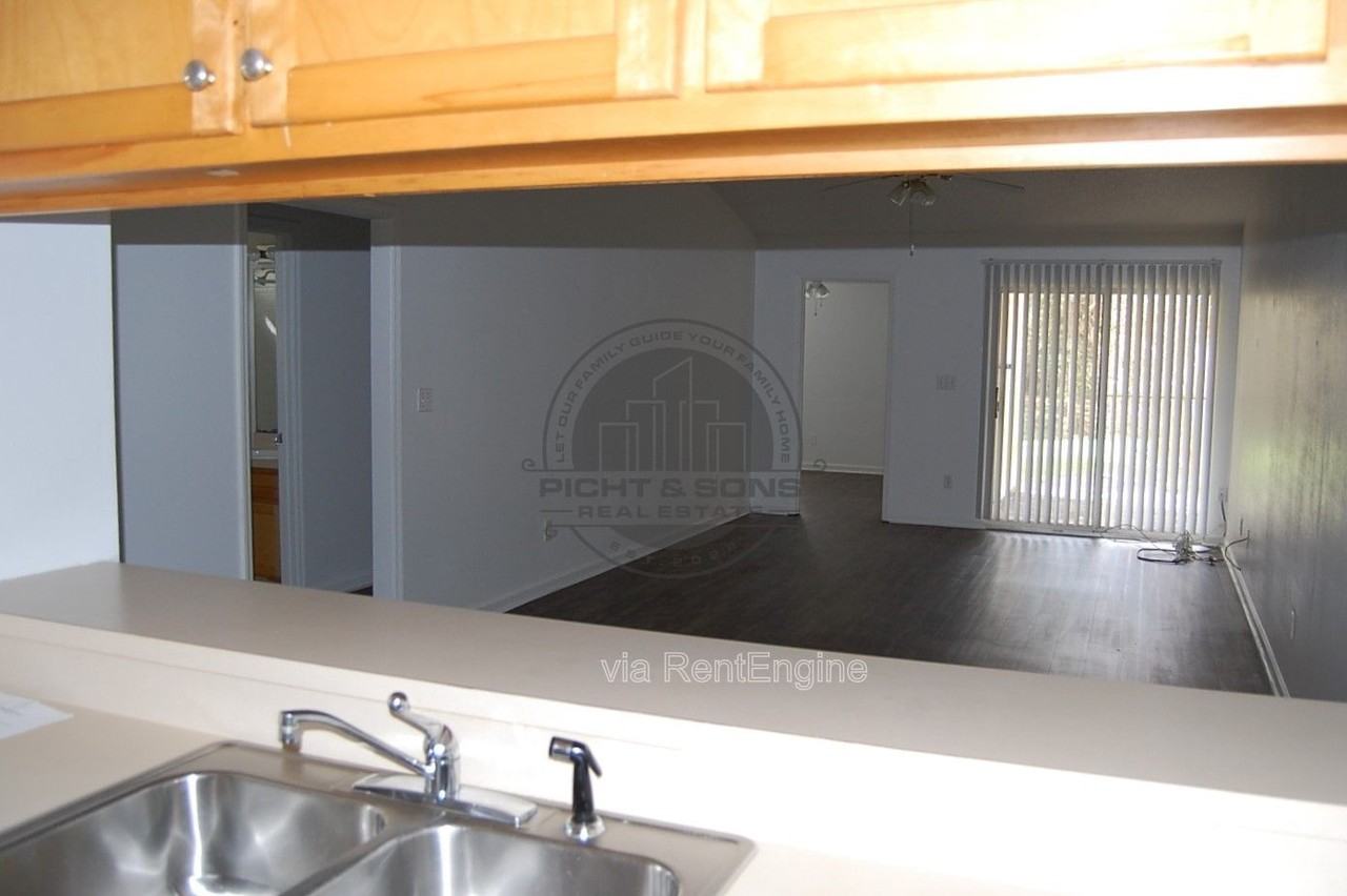 2400 Barcelona Ct - Photo 4 of 11