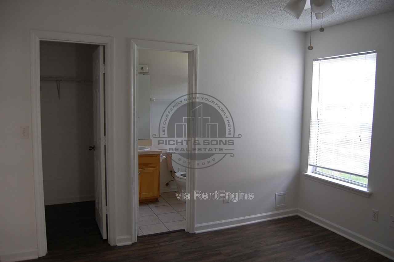 2400 Barcelona Ct - Photo 6 of 11