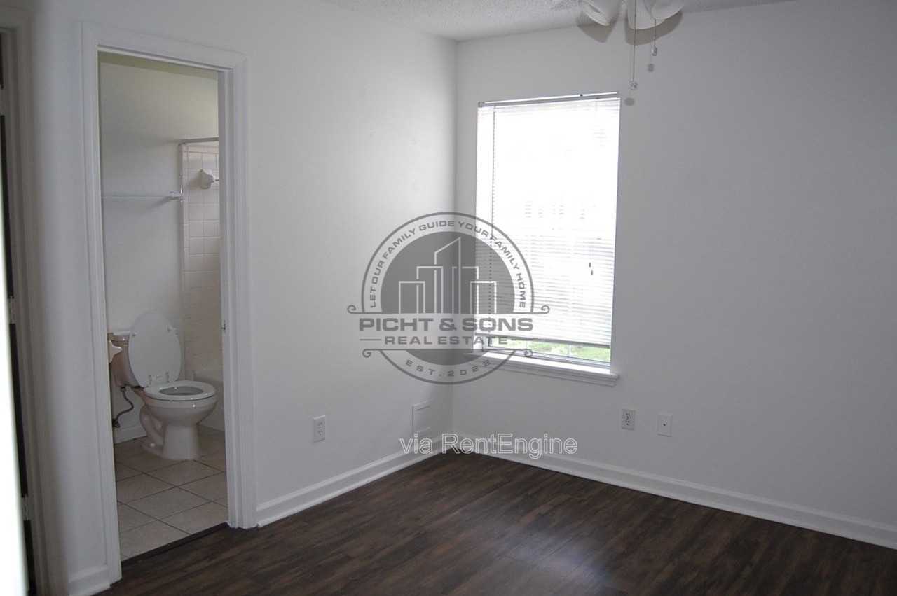 2400 Barcelona Ct - Photo 7 of 11