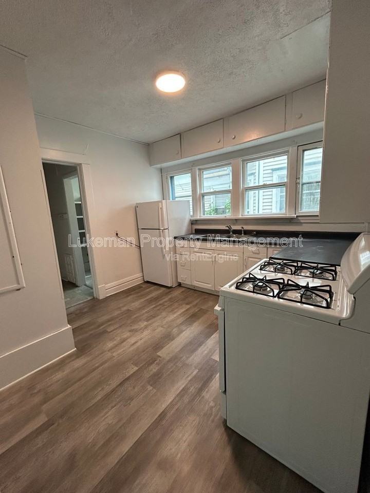 415 Davis St #2 - Photo 2 of 5