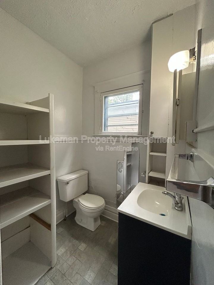415 Davis St #2 - Photo 3 of 5
