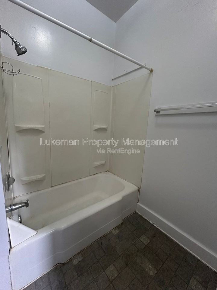 415 Davis St #2 - Photo 4 of 5