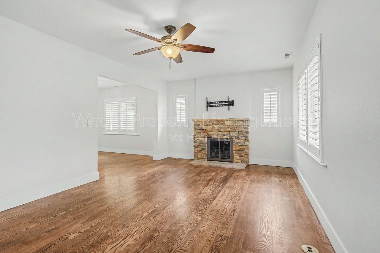 2514 Clermont St - Photo 4 of 33