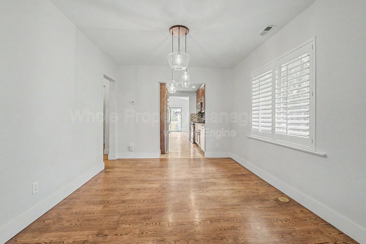 2514 Clermont St - Photo 6 of 33