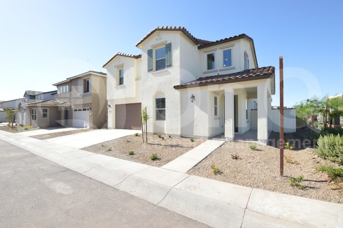 9244 E Sphere Ave - Photo 2 of 30