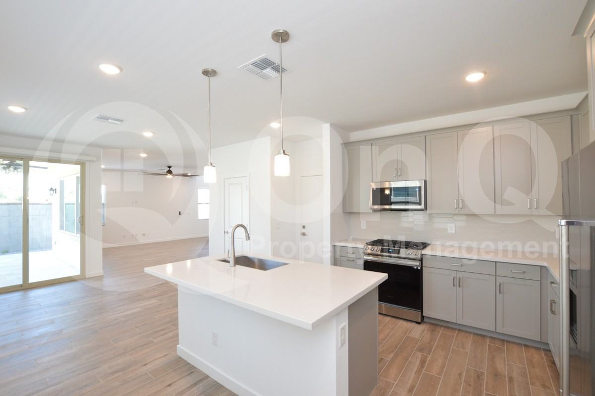 9244 E Sphere Ave - Photo 3 of 30