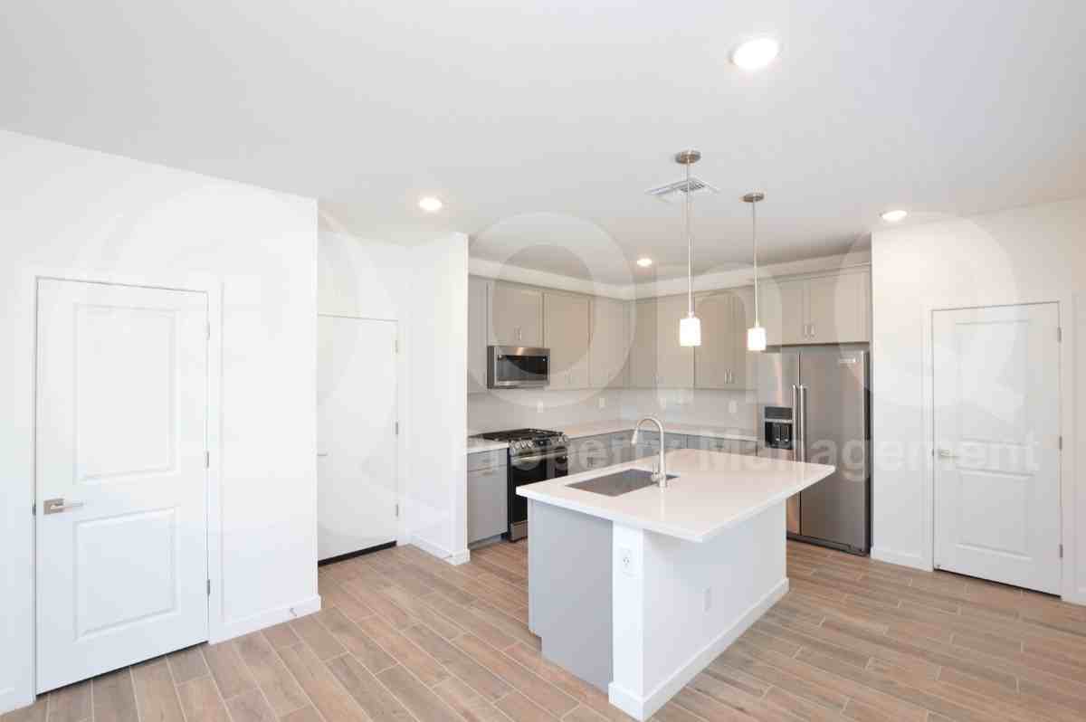9244 E Sphere Ave - Photo 4 of 30