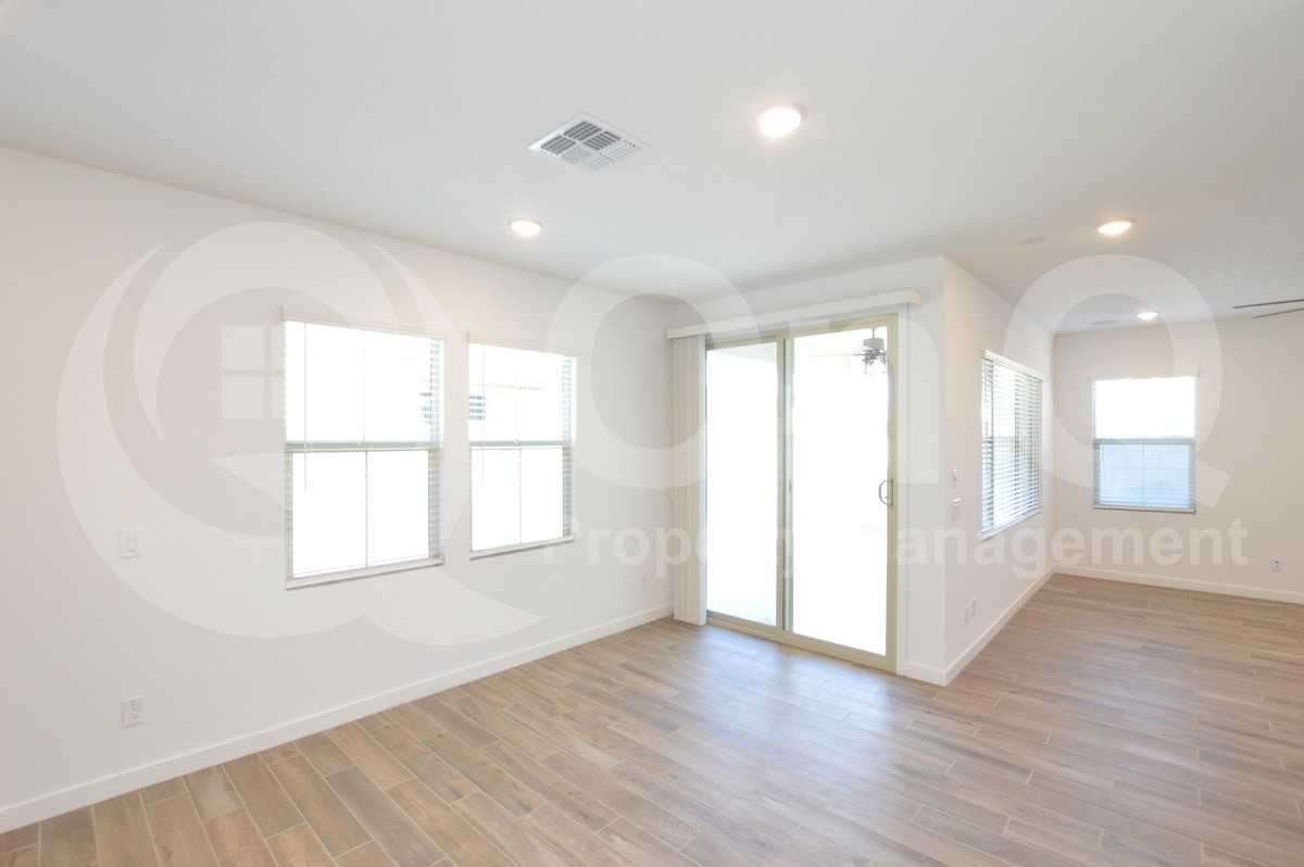 9244 E Sphere Ave - Photo 7 of 30