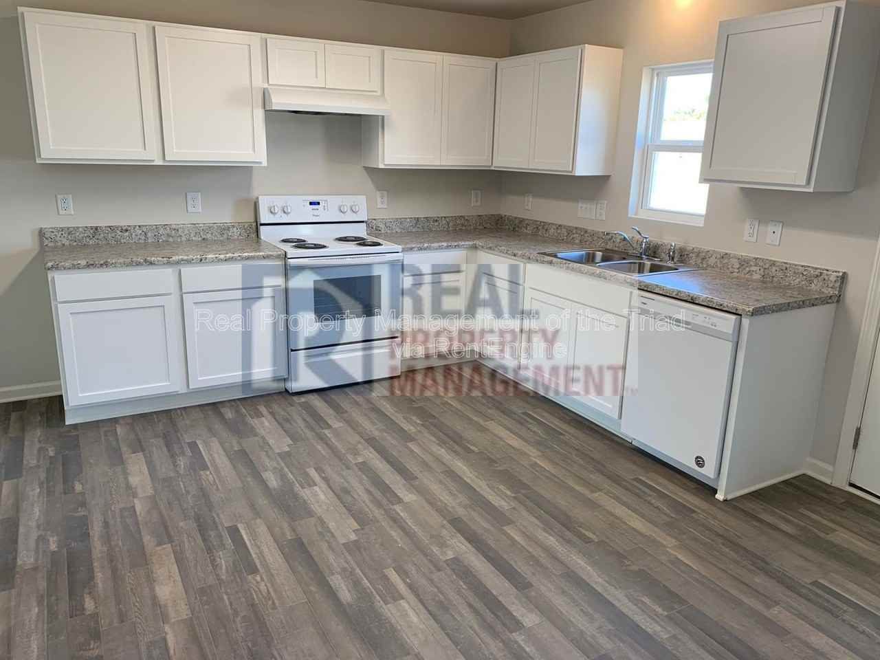 4100 Devonwood Ct - Photo 4 of 18