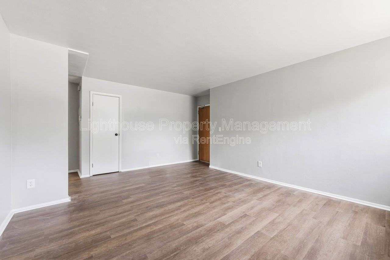 1832 Winton Ave #102 - Photo 5 of 10