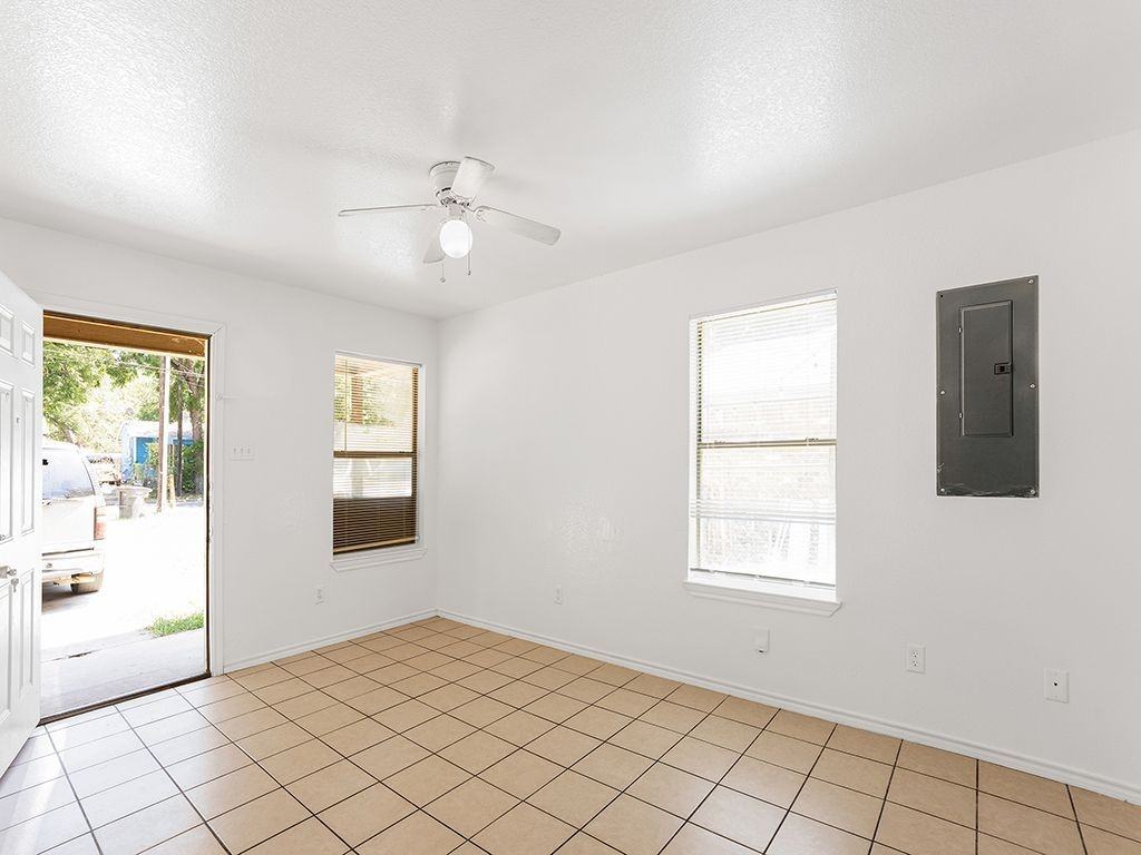 315 Isbell Rd - Photo 4 of 20