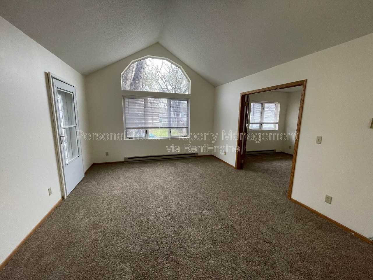 1010 4th Ave S #C - Photo 4 of 20