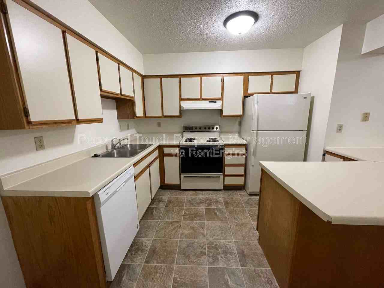 1010 4th Ave S #C - Photo 7 of 20