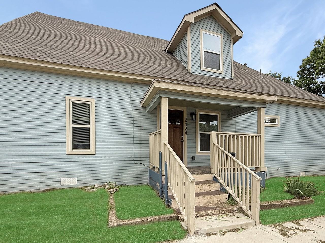 2424 Mckinley Ave - Photo 2 of 14