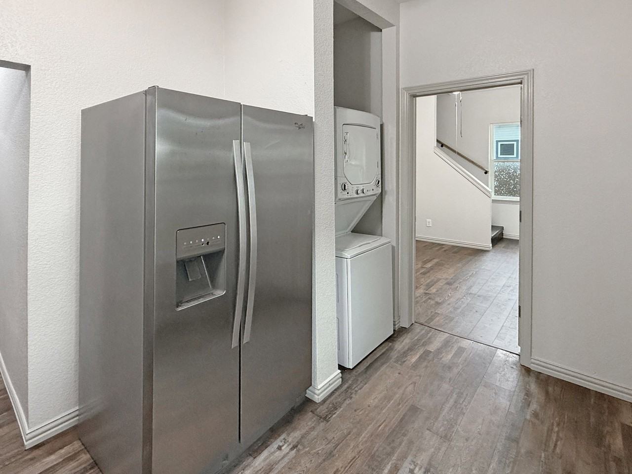 2424 Mckinley Ave - Photo 3 of 14