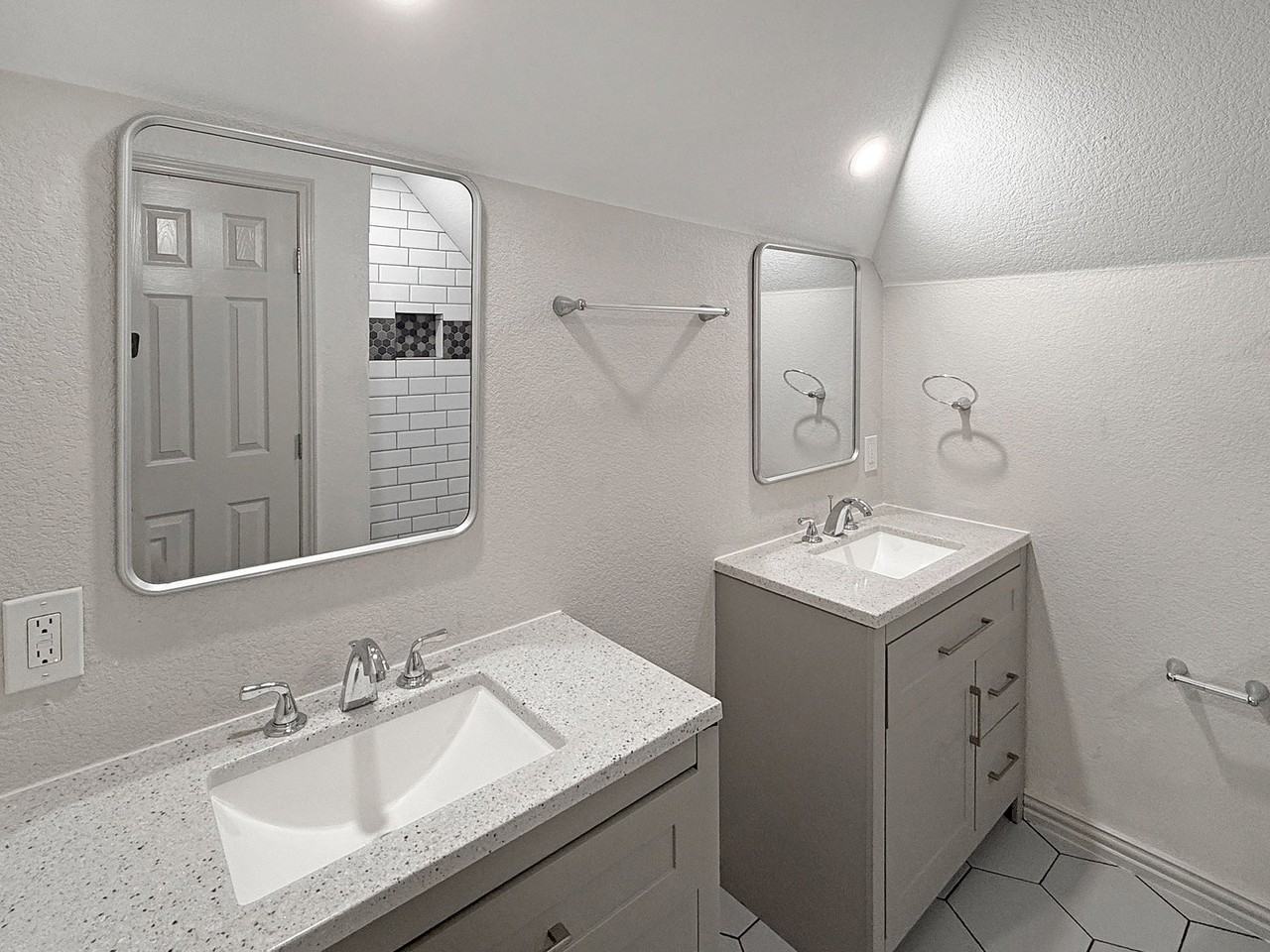2424 Mckinley Ave - Photo 6 of 14