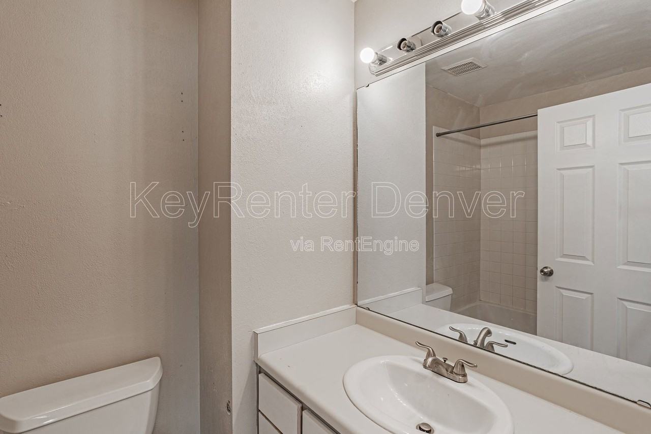 1099 S Walden Way #101 - Photo 3 of 50