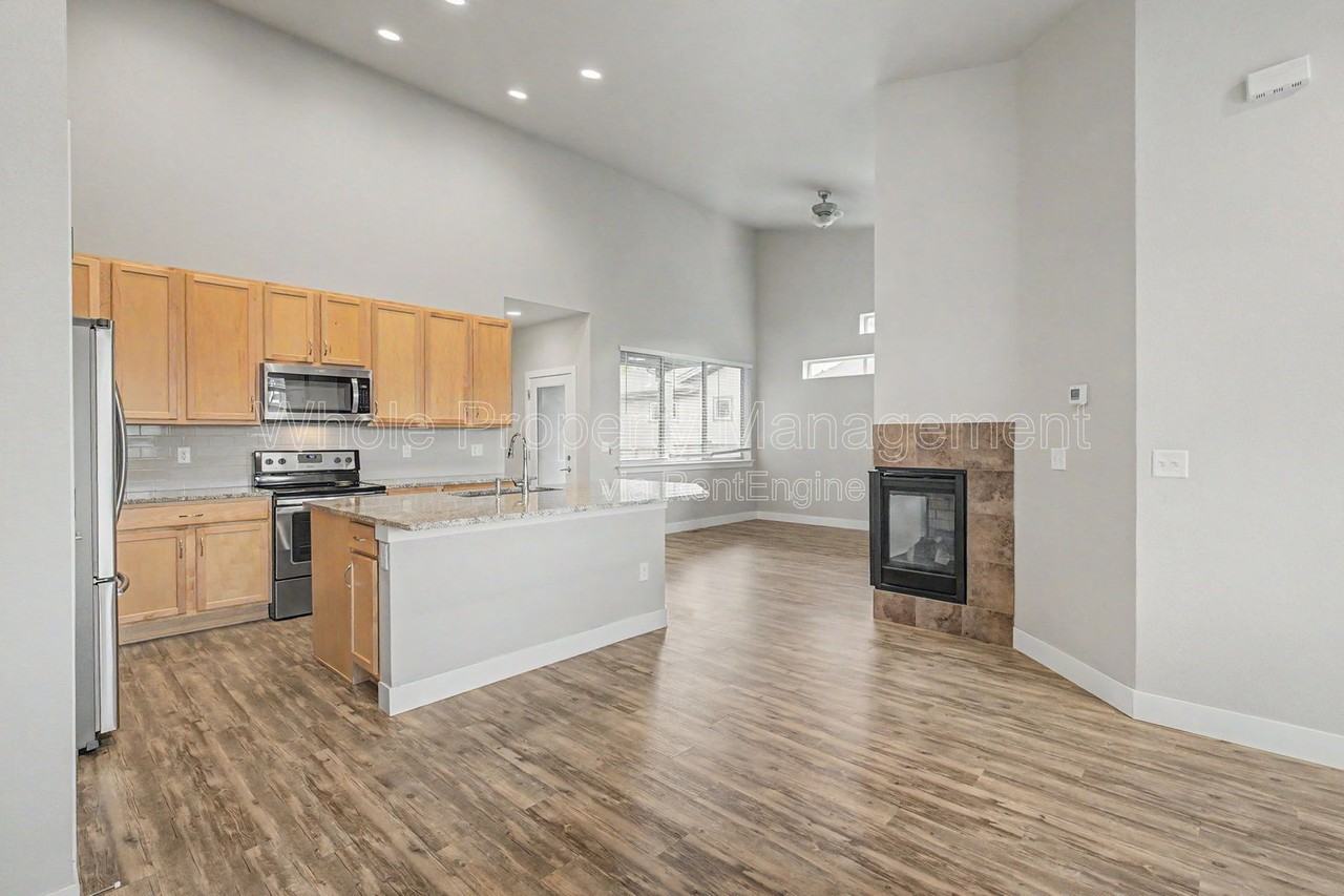 9985 E 59th Ave - Photo 5 of 31