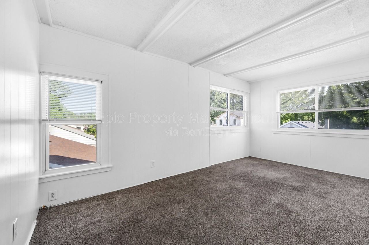 1511 E Harry Ave #1513 - Photo 4 of 8