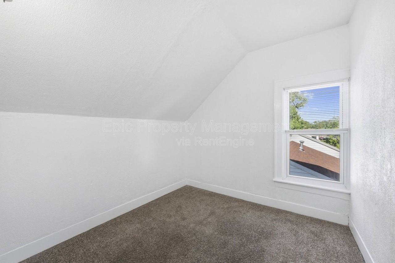 1511 E Harry Ave #1513 - Photo 5 of 8