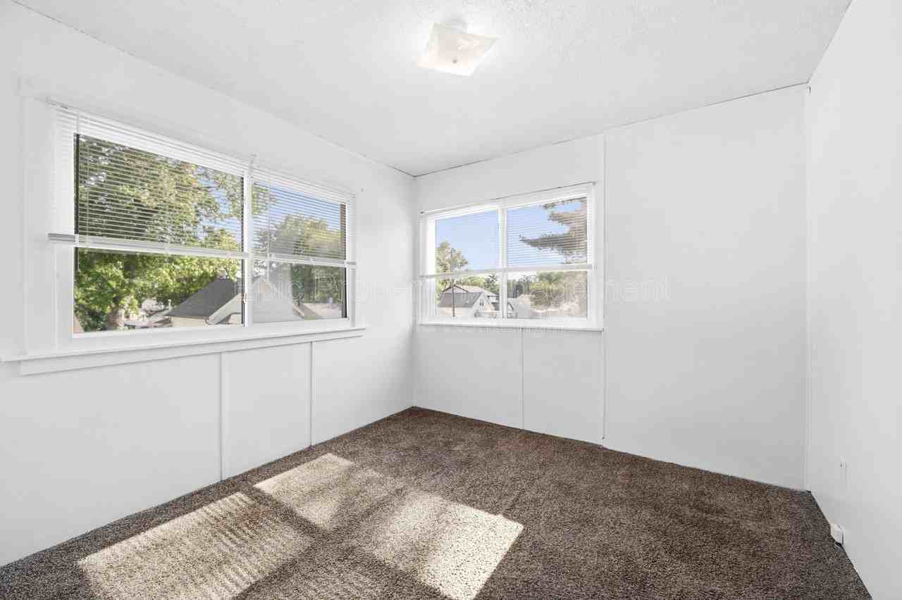 1511 E Harry Ave #1513 - Photo 6 of 8
