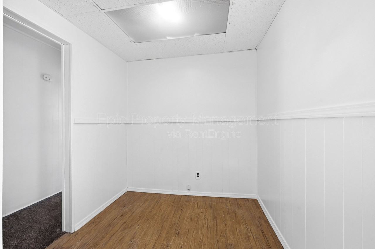 1511 E Harry Ave #1513 - Photo 7 of 8