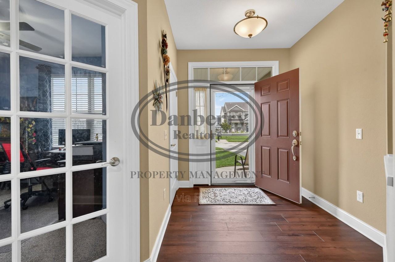 24989 Reddington Ct - Photo 2 of 46