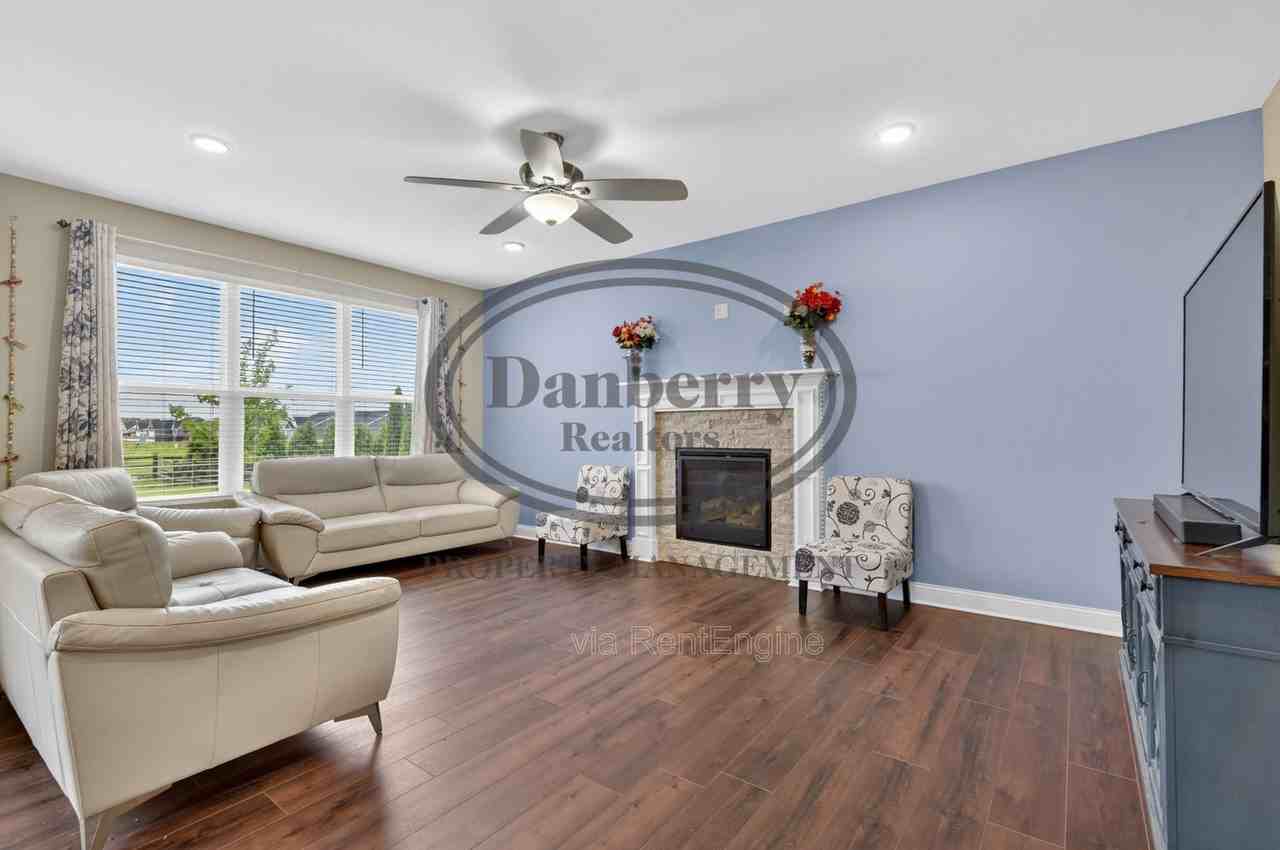 24989 Reddington Ct - Photo 7 of 46