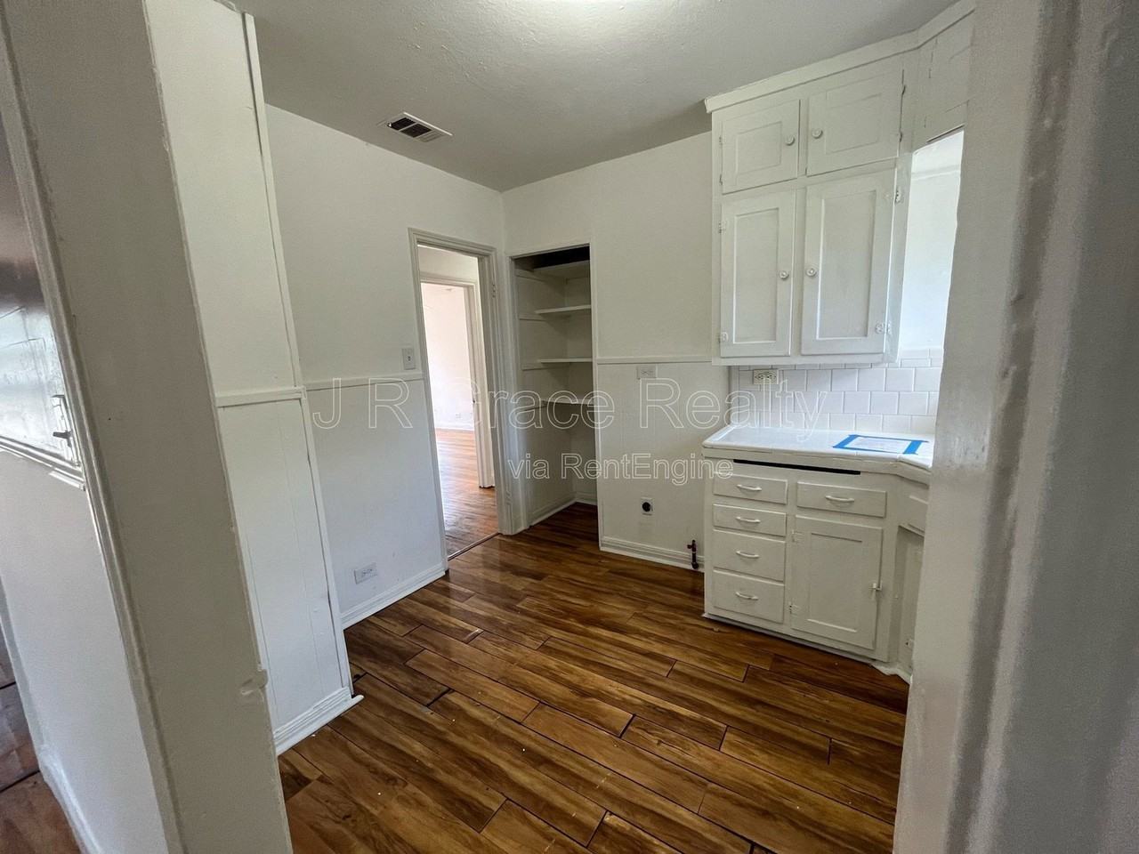 2805 Mitchell Ave - Photo 4 of 13
