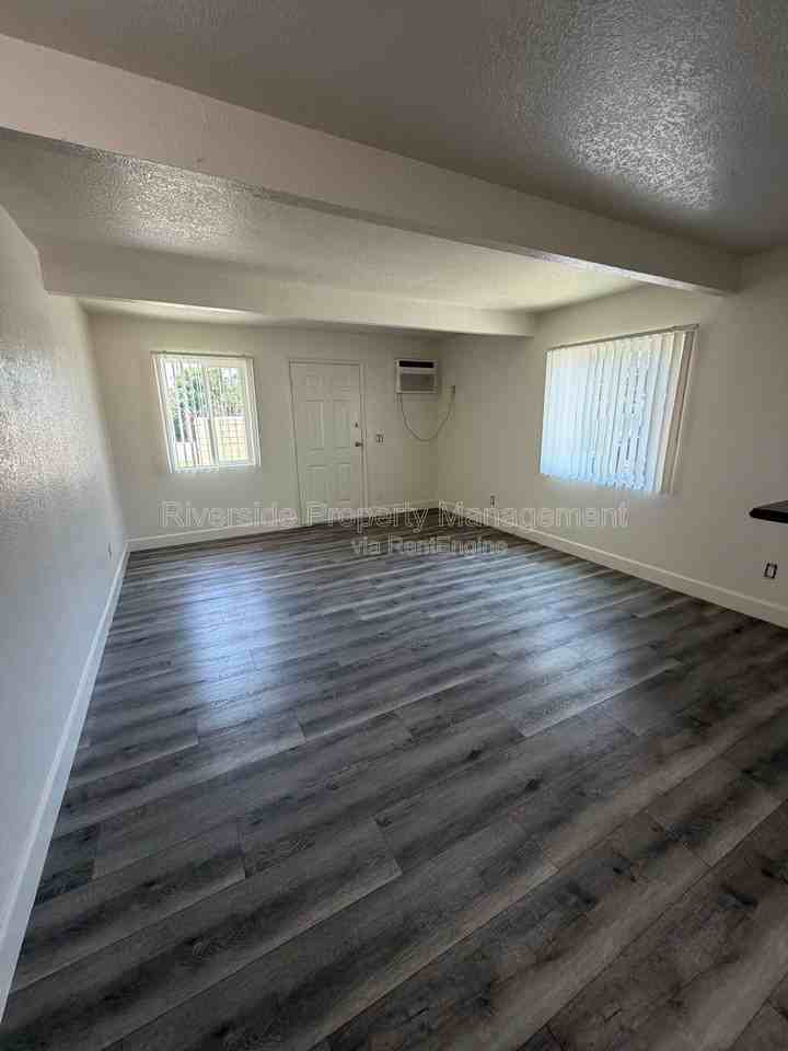 1221 Villa St #A - Photo 2 of 10